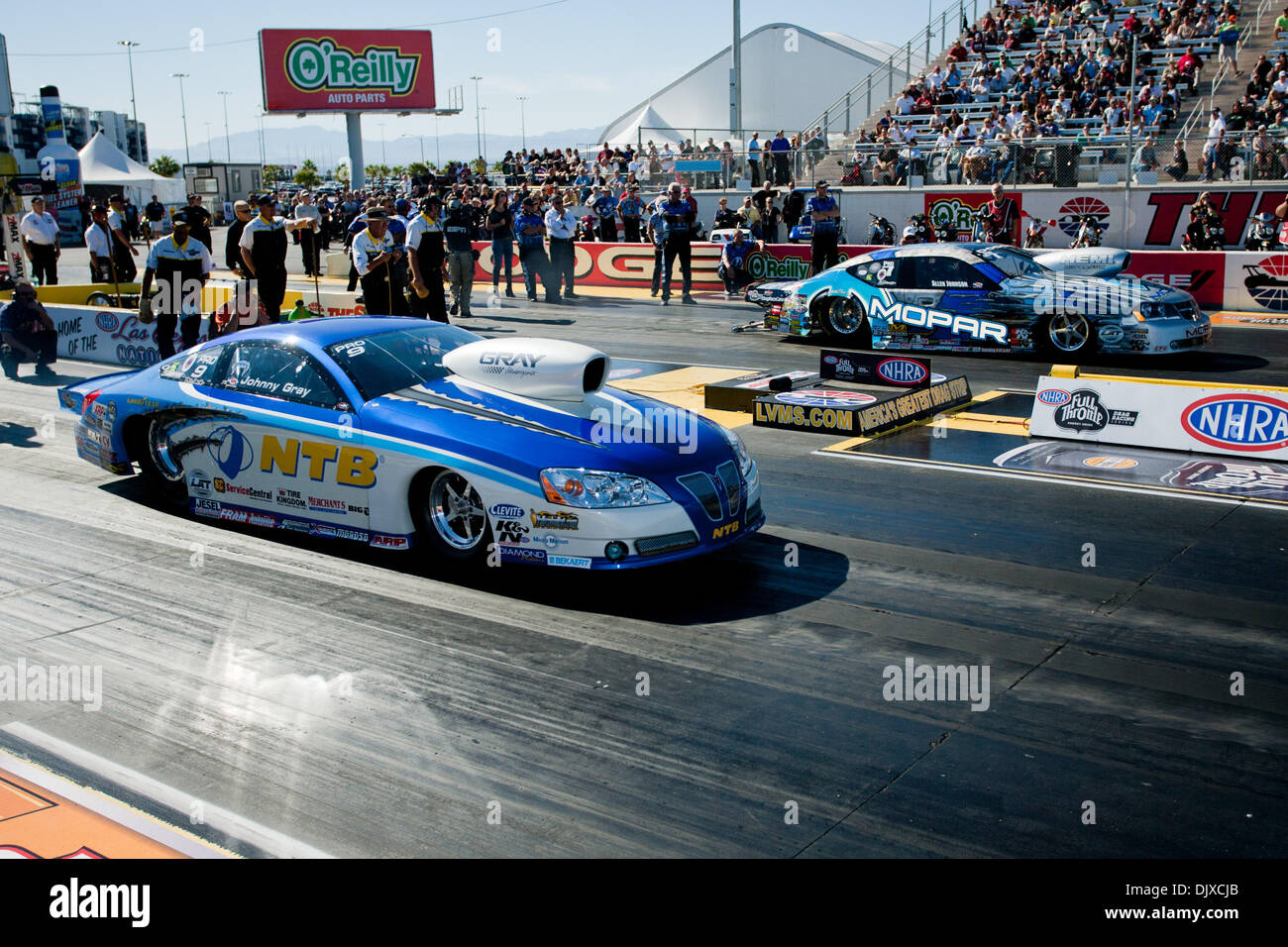 Ottobre 31, 2010 - Las Vegas, Nevada, Stati Uniti d'America - Johnny grigio, guida la NTB Pontiac Pro Stock Car, partecipando in alcune precedenti round azione della decima edizione NHRA Las Vegas i cittadini detenuti presso la striscia di Las Vegas Motor Speedway, Las Vegas, Nevada. (Credito Immagine: © Matt Gdowski/Southcreek globale/ZUMApress.com) Foto Stock