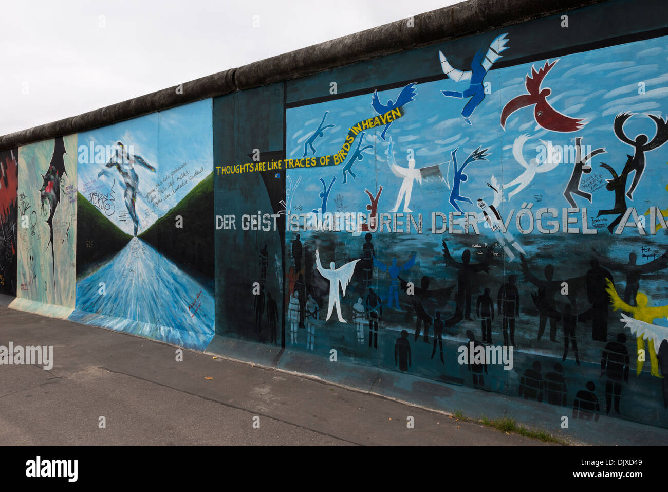 Graffiti'd di pareti che sono parte del East Side Gallery di Berlino, Germania. Foto Stock