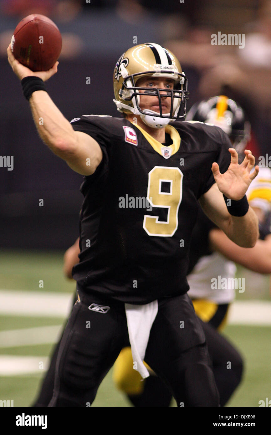 Oct 31, 2010: New Orleans Saints quarterback Drew Brees (9) lancia la palla durante l'azione di gioco tra New Orleans Saints e Pittsburgh Steelers presso la Louisiana Superdome di New Orleans, in Louisiana. I Santi hanno vinto 20-10. (Credito Immagine: © Donald pagina/Southcreek globale/ZUMApress.com) Foto Stock