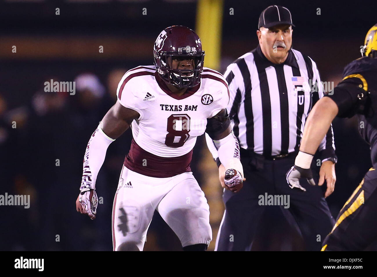 La Columbia, Missouri, Stati Uniti d'America. 30 Novembre, 2013. Novembre 30, 2013 Columbia, MO: Texas A&M Aggies linebacker Steven Jenkins (8) durante il NCAA Football gioco tra il Missouri Tigers e Texas A&M Aggies al campo Faurot in Columbia, Missouri. Billy Hurst/CSM/Alamy Live News Foto Stock