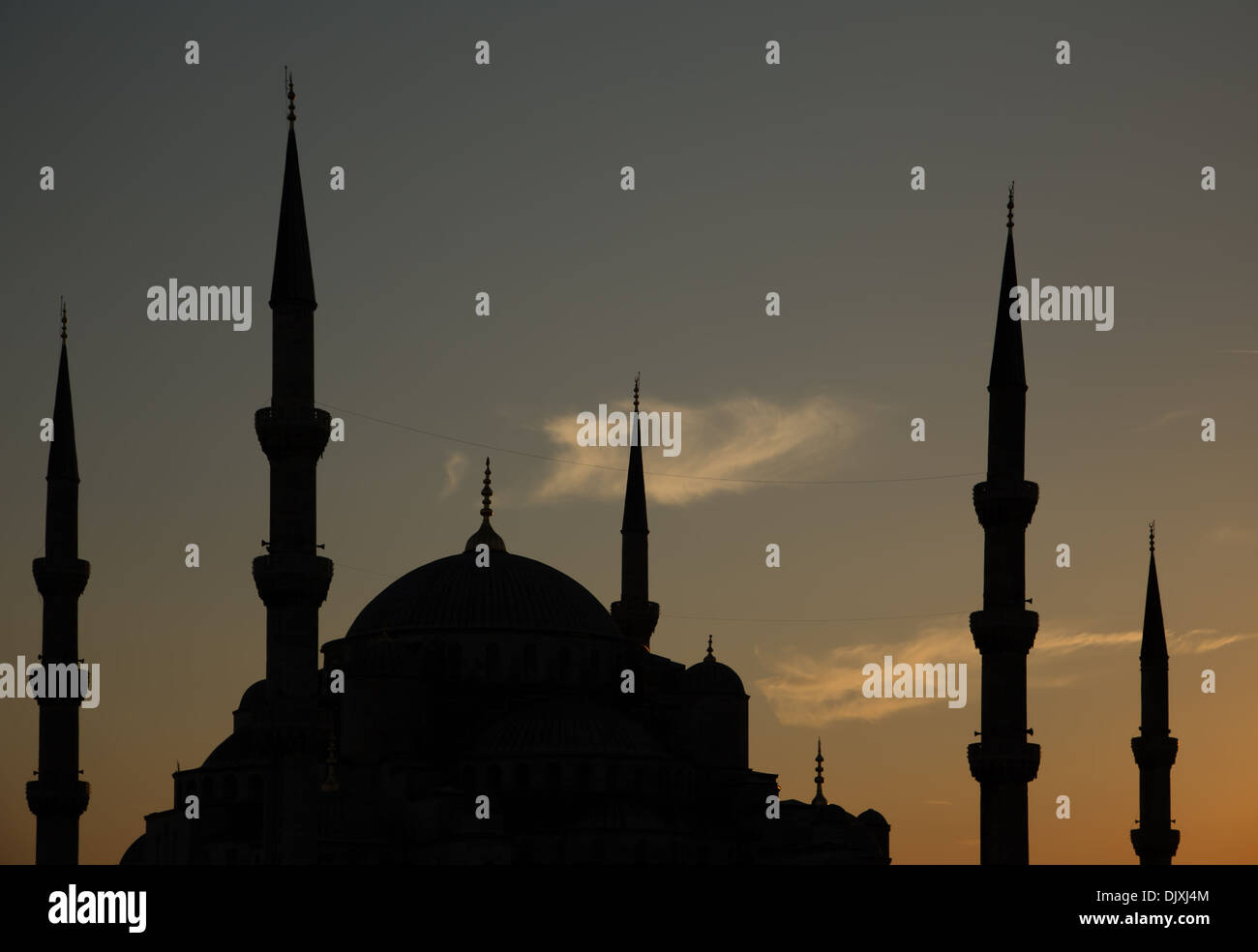 La Moschea Blu in Silhouette ad Istanbul in Turchia. Foto Stock
