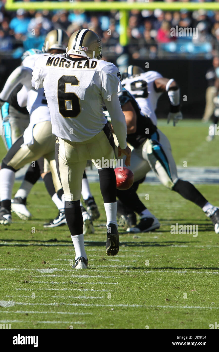 Novembre 7, 2010; New Orleans Saints punter Thomas Morstead (6) presso la Bank of America Stadium di Charlotte, NC. Punteggio ottenuto a metà è Santi 14- pantere 3..Jim Dedmon/CSM(Immagine di credito: © Jim Dedmon/Cal Sport Media/ZUMApress.com) Foto Stock