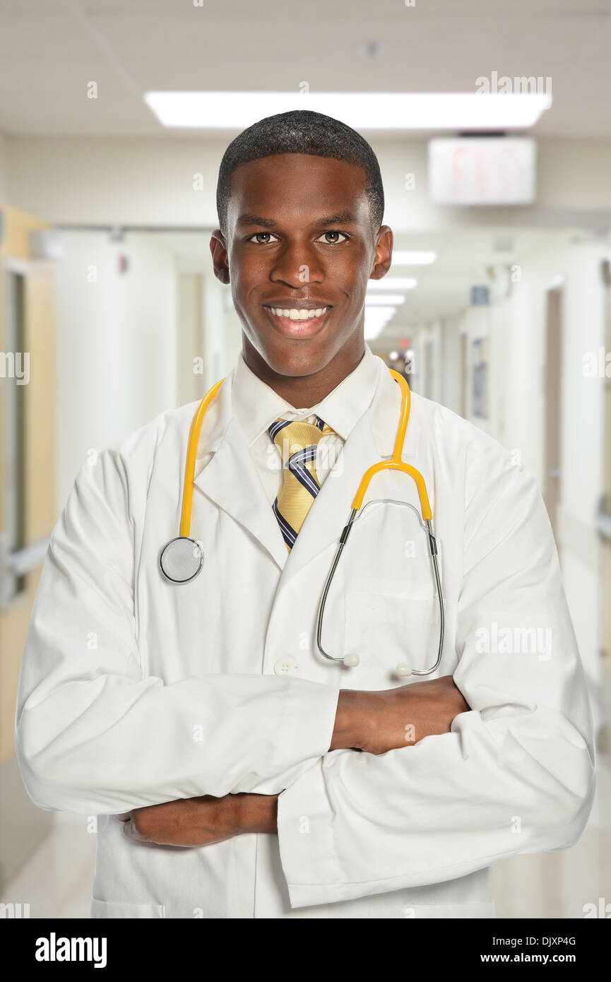 Ritratto di African American medico in ambiente ospedaliero Foto Stock