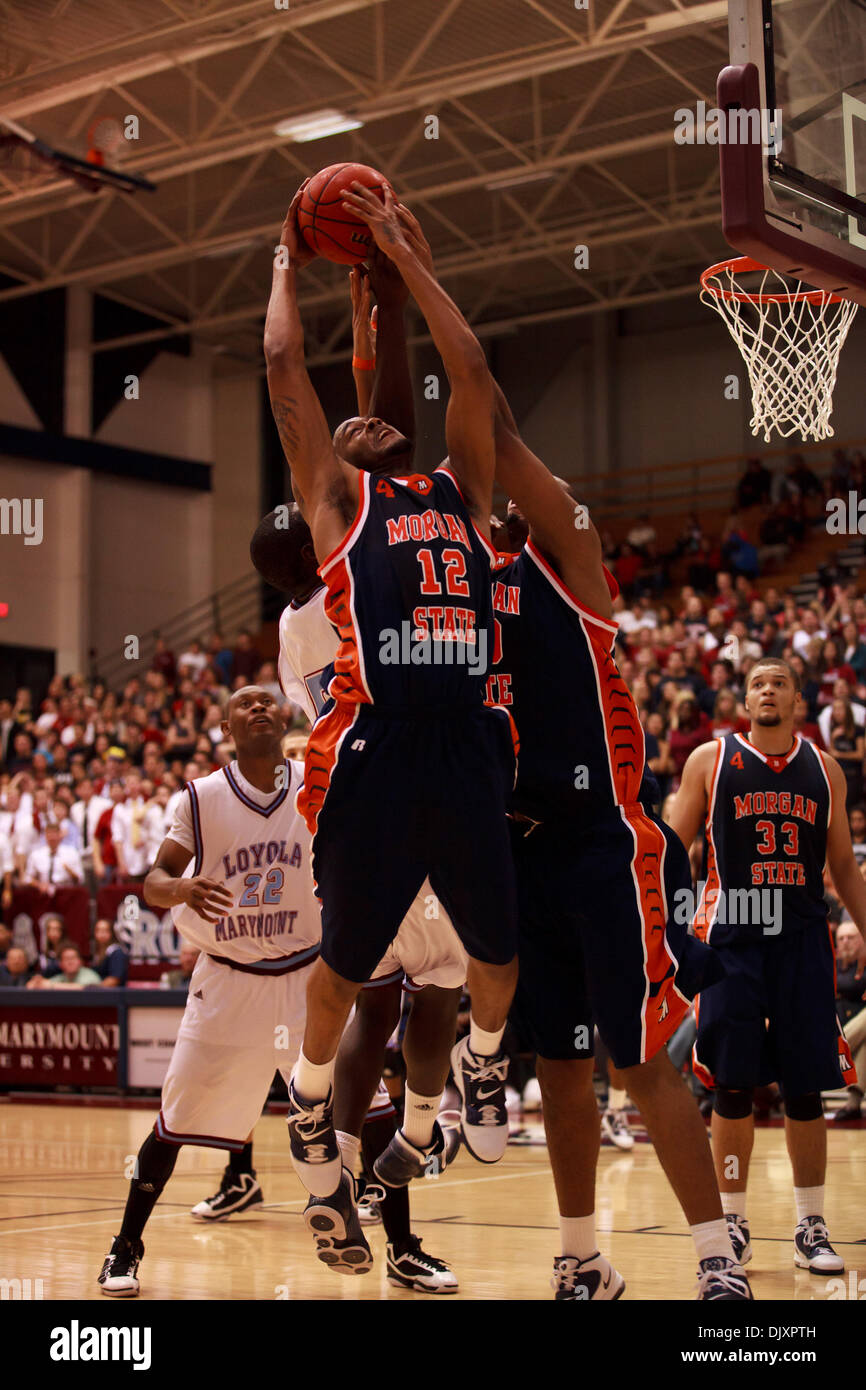 Nov. 12, 2010 - Los Angeles, California, Stati Uniti d'America - 12 November, 2010: Aric Brooks (12) di Morgan St va fino a ottenere il rimbalzo. Morgan membro beat LMU 81-79 a Gersten Pavilion di Los Angeles, California. (Credito Immagine: © Josh Cappella/Southcreek globale/ZUMApress.com) Foto Stock