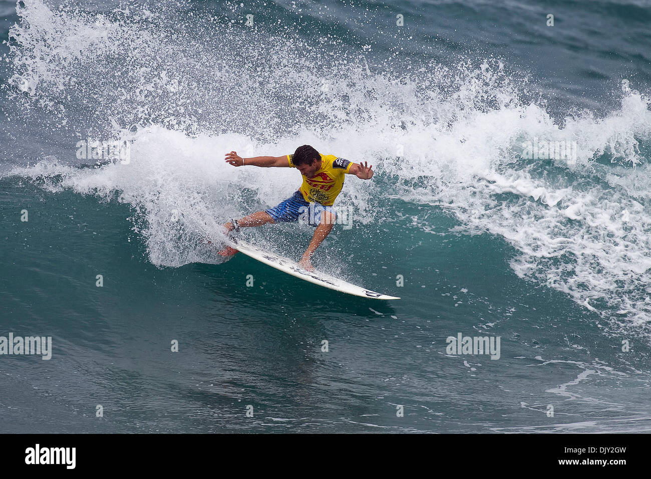 Nov 18, 2010 - Haleiwa, Hawaii, Stati Uniti d'America - JAY QUINN (Nuova Zelanda) collocato al secondo posto durante il suo turno di 64 calore presso il Reef Hawaiian Pro in Haleiwa, Hawaii oggi per avanzare nel prossimo round.Quinn, piazzato al secondo posto dietro il surfista locale Evan Valierie (HAW) sconfiggendo ASP World Tour attivisti Tanner Guduaskas (USA) e Chris Davidson (AUS). (Credito Immagine: © Kirstin Scholtz/ASP-Coperto Immagini/ Foto Stock