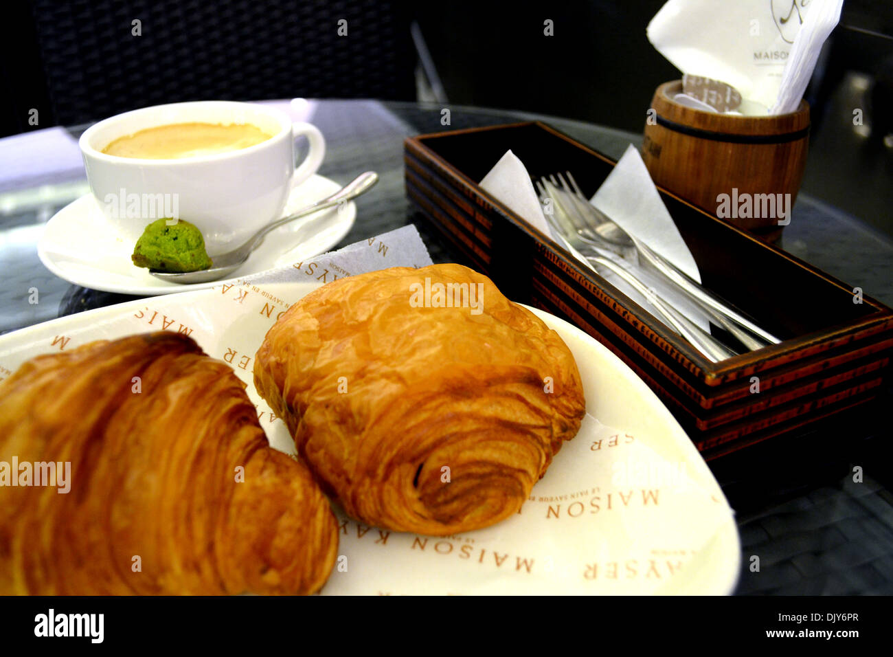 Il croissant e caffè Foto Stock