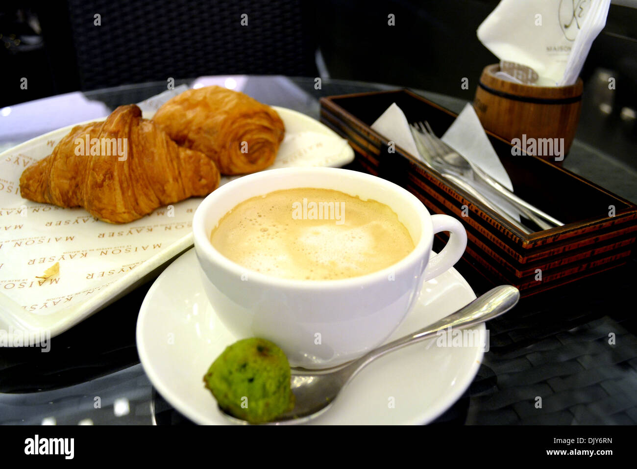 Il croissant e caffè Foto Stock