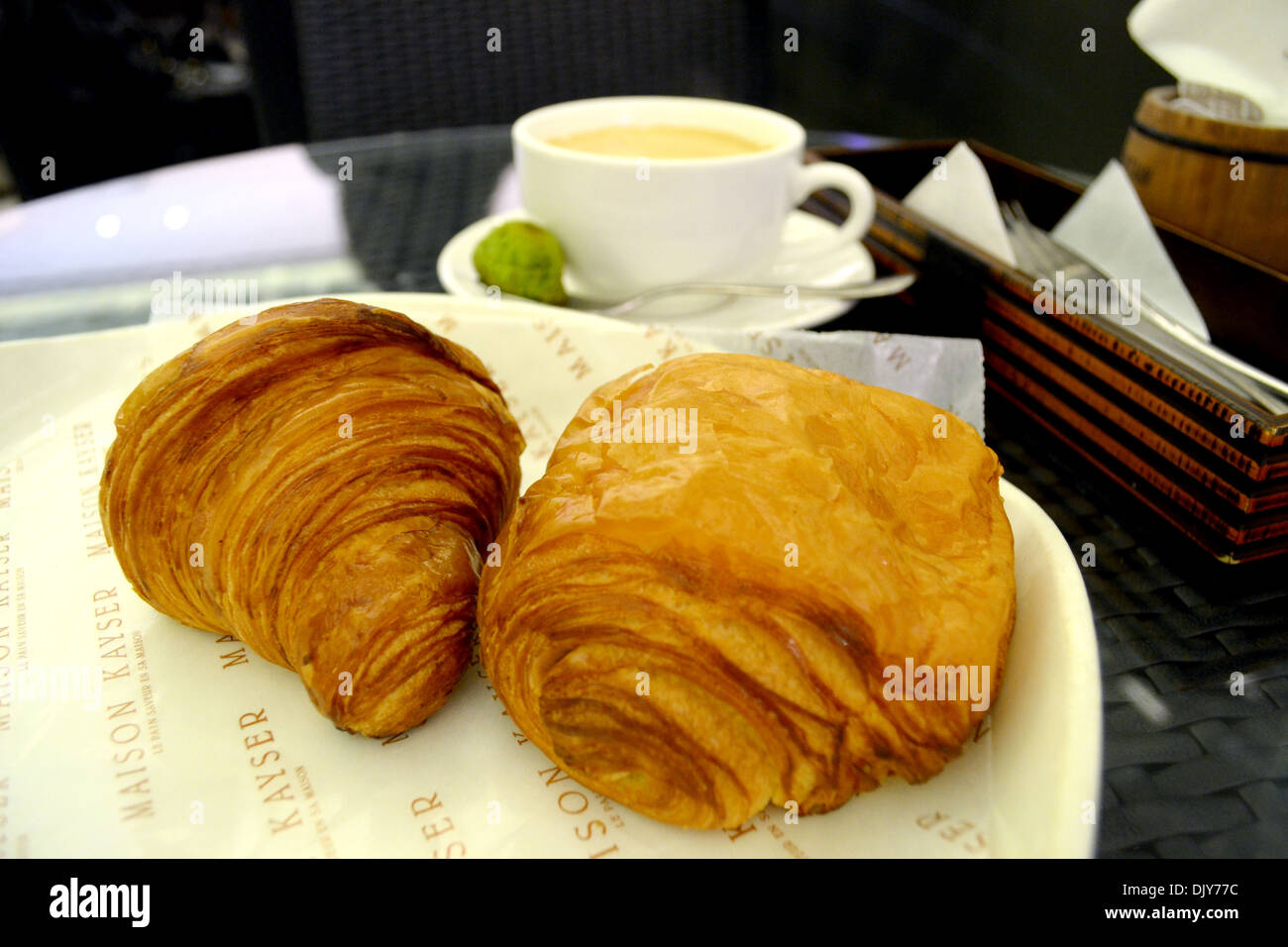 Il croissant e caffè Foto Stock