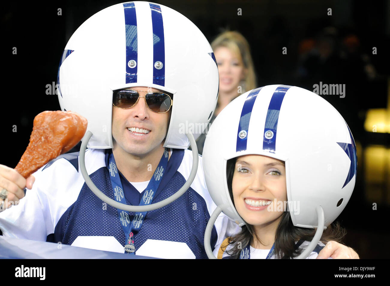 Nov. 25, 2010 - Arlington, Texas, Stati Uniti d'America - Dallas Cowboys fanatici durante il gioco come il New Orleans Saints torna alla sconfitta Dallas Cowboys 30-27 a cowboy Stadium di Arlington, Texas. (Credito Immagine: © Steven Leija/Southcreek globale/ZUMAPRESS.com) Foto Stock