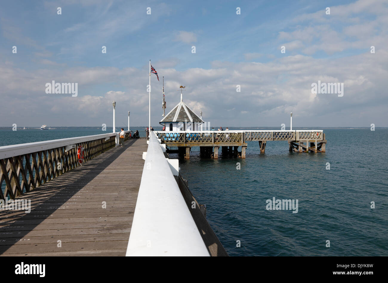 Pier dog-leg imbarcadero Yarmouth pier Yarmouth Isle of Wight Hampshire Inghilterra Foto Stock