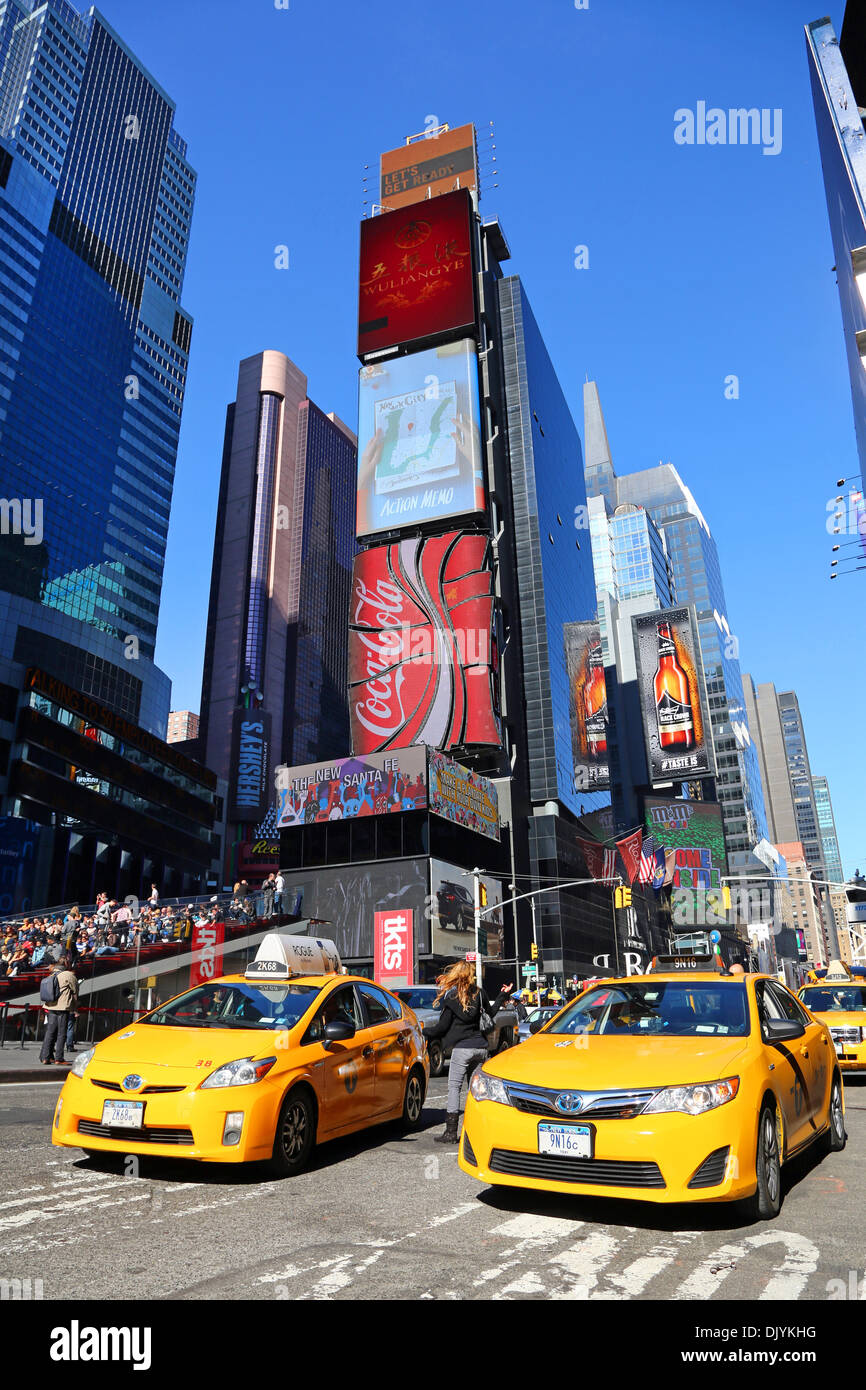 Giallo taxi a Times Square a New York. America Foto Stock