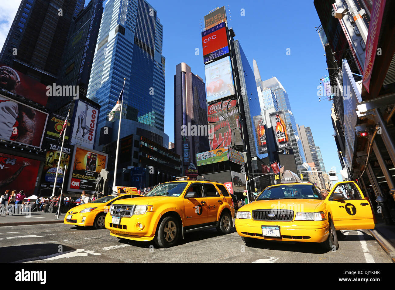 Giallo taxi a Times Square a New York. America Foto Stock
