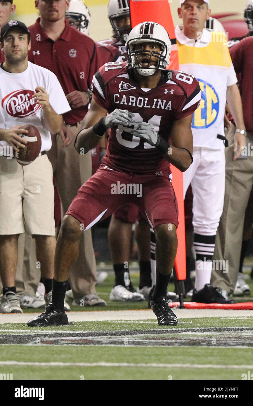 Il 4 dicembre, 2010 - Atlanta, Georgia, Stati Uniti d'America - South Carolina Gamecocks wide receiver di Gurley tori (81) Si ritiene che le catture di un diversivo pass per arrestare l'orologio e spostare le catene. Auburn conduce a metà 28-14 su Carolina del Sud. (Credito Immagine: © Jim Dedmon/Southcreek globale/ZUMAPRESS.com) Foto Stock