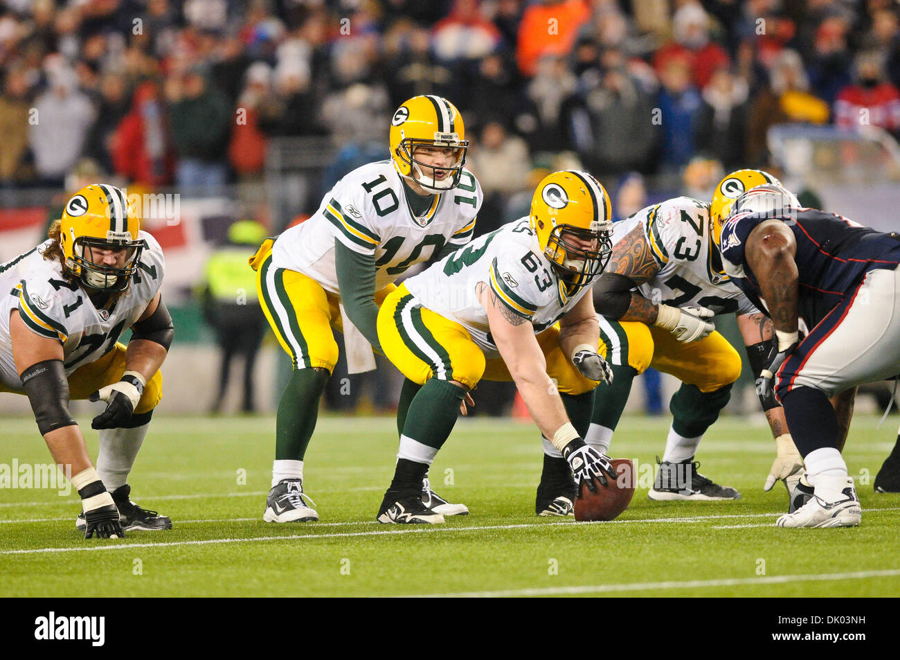 Dic. 19, 2010 - Foxborough, Massachusetts, Stati Uniti d'America - Confezionatrici QB Matt Flynn (10) impostato per l'escursione. Il New England Patriots Sconfiggi Green Bay Packers 31 - 27 a Gillette Stadium. (Credito Immagine: © Geoff Bolte/Southcreek globale/ZUMAPRESS.com) Foto Stock