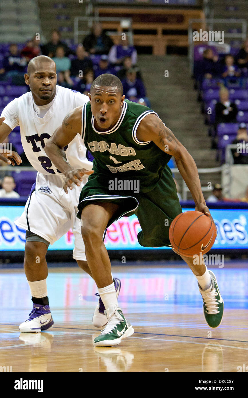 Dic. 28, 2010 - Fort Worth, Texas, USA - Chicago membro Cougars Guard Victor Scott #1 in azione contro la TCU cornuto rane. A metà, TCU conduce Chicago membro 47-32 a Amon G. Carter Stadium. (Credito Immagine: © Andrew Dieb/Southcreek globale/ZUMAPRESS.com) Foto Stock