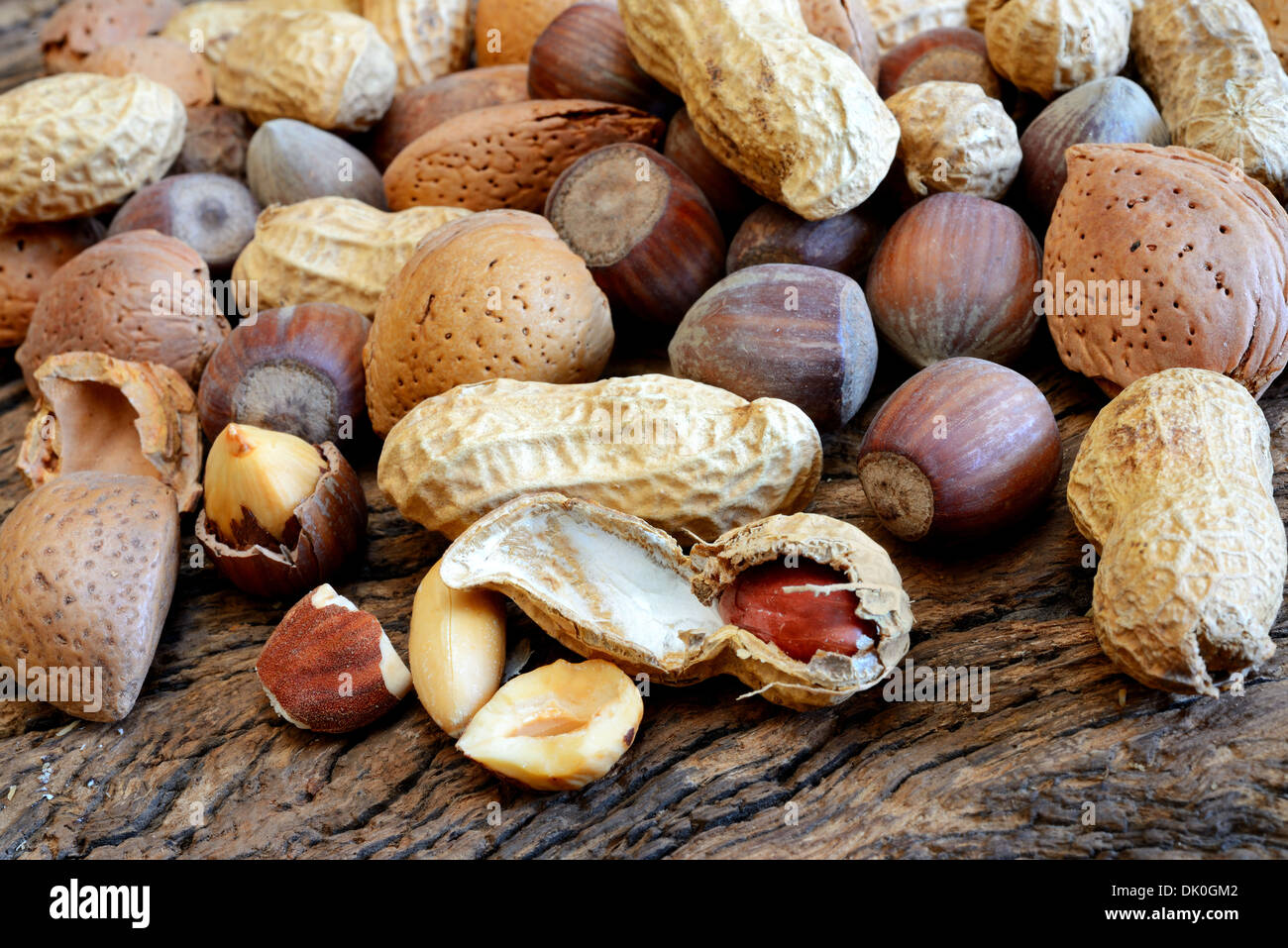 Frutta secca mix di mandorle, nocciole e arachidi Foto Stock