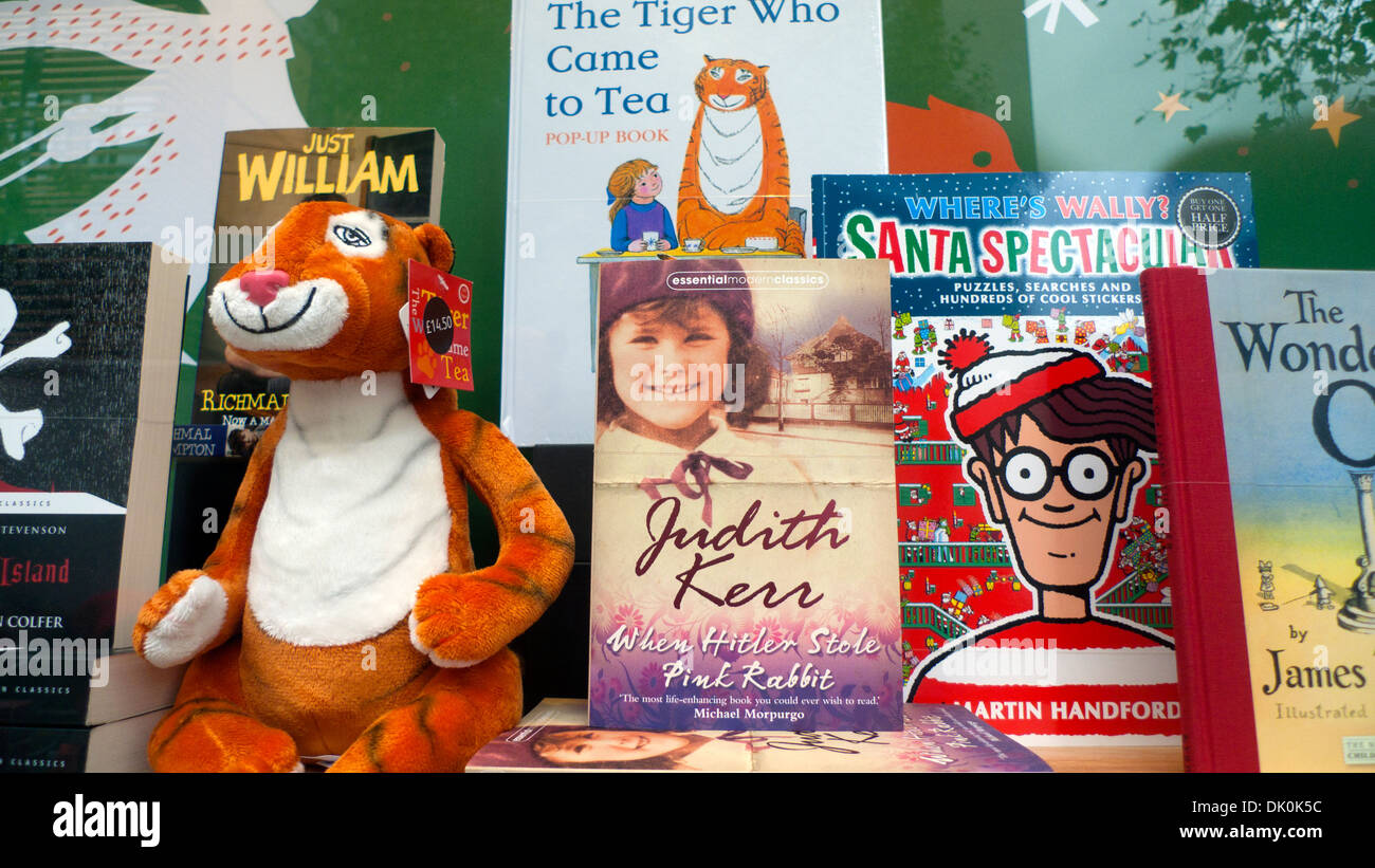Judith Kerr libri per bambini vengono visualizzati nella finestra di Waterstones Book Store Gower Street London WC1 Inghilterra UK KATHY DEWITT Foto Stock