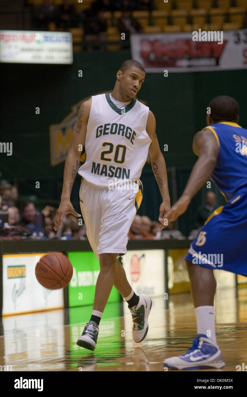 Gen 3, 2011 - Fairfax, Virginia, Stati Uniti d'America - George Mason in avanti lungo la camma (20) durante la partita contro contro la University of Delaware al centro Patriot Fairfax, Virginia. George Mason sconfitto Delaware 75-66. (Credito Immagine: © Charles Barner/Southcreek globale/ZUMAPRESS.com) Foto Stock