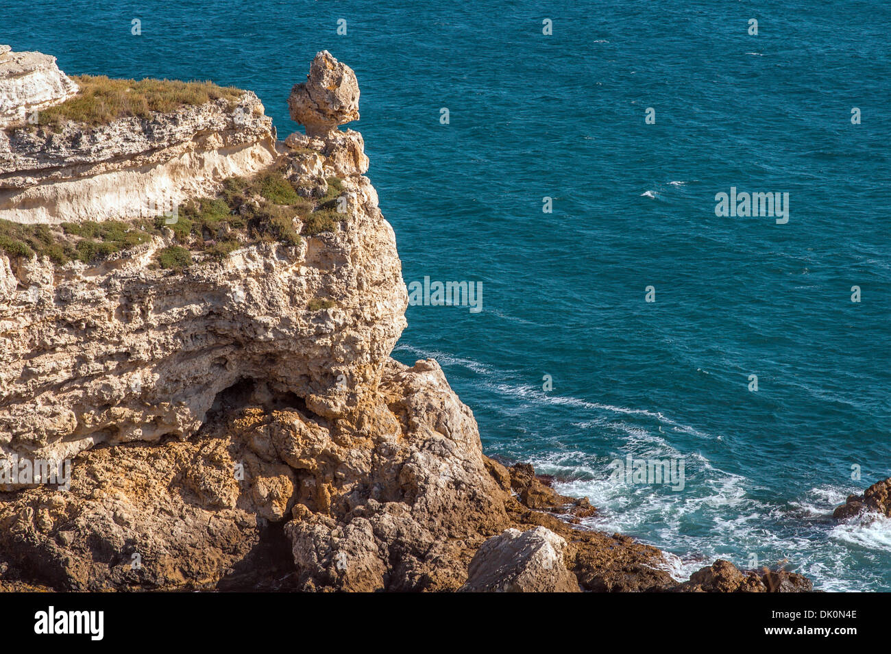 Mare costiero rocce bella vista resort paesaggio in Tarhankut, Crimea, Ucraina Foto Stock