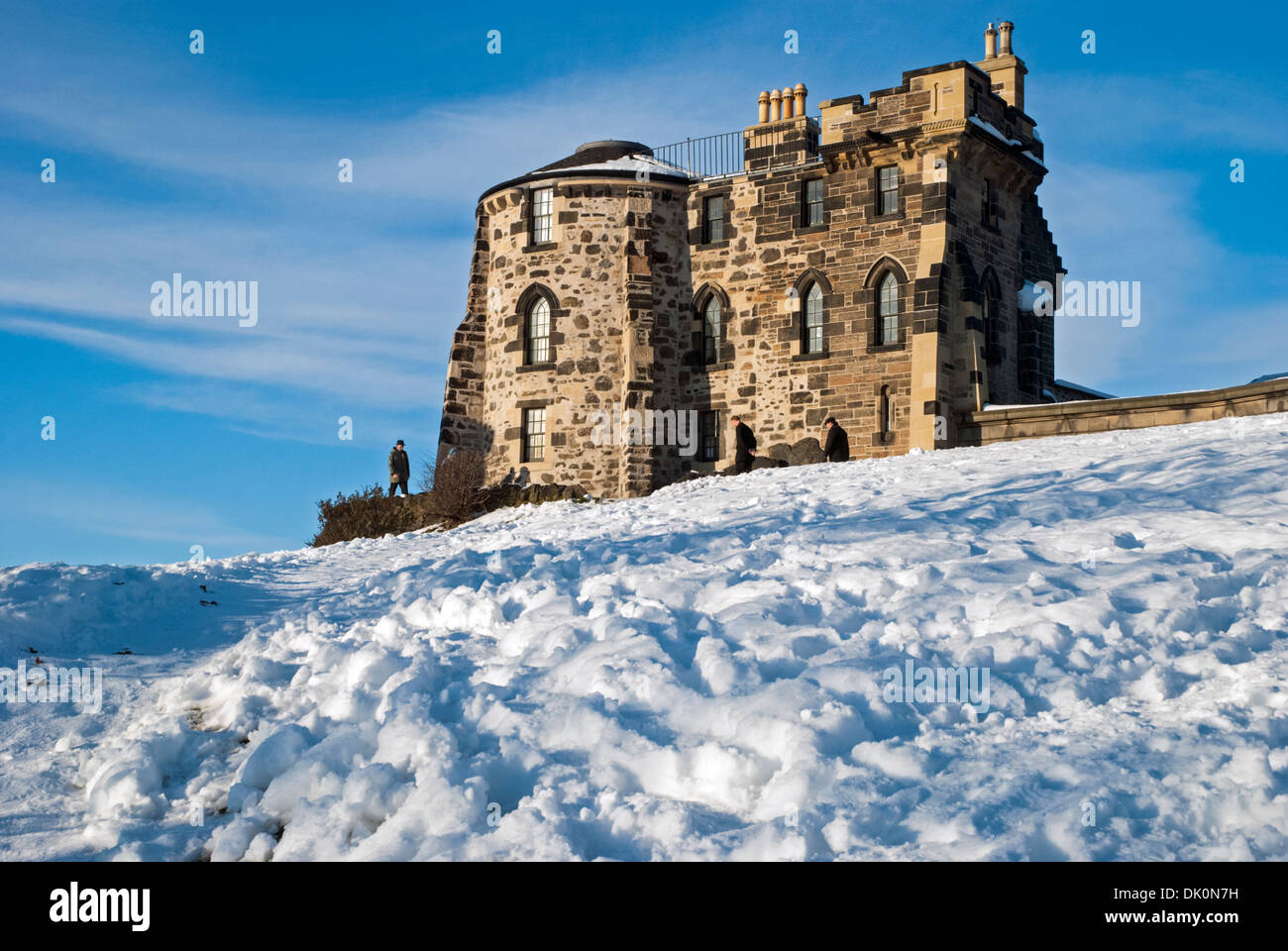 Il vecchio osservatorio casa in inverno su Calton Hill nel centro di Edimburgo, Scozia, Regno Unito. Foto Stock