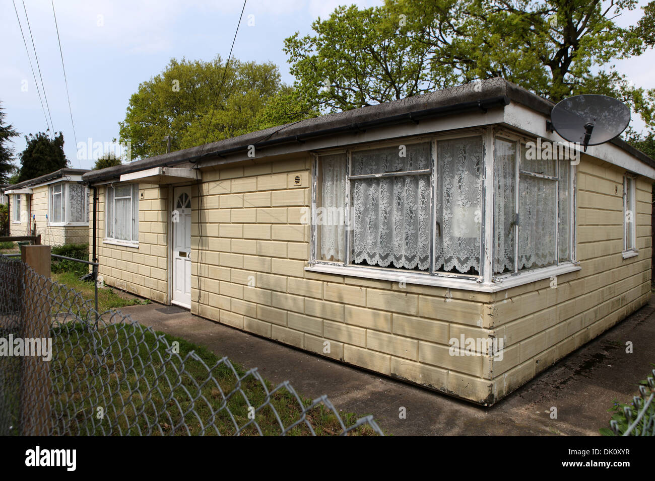 Post-guerra prefab sull'Excalibur station wagon, Caford, Londra. Lewisham consiglio è di demolire la 186 prefabbricati della station wagon Foto Stock