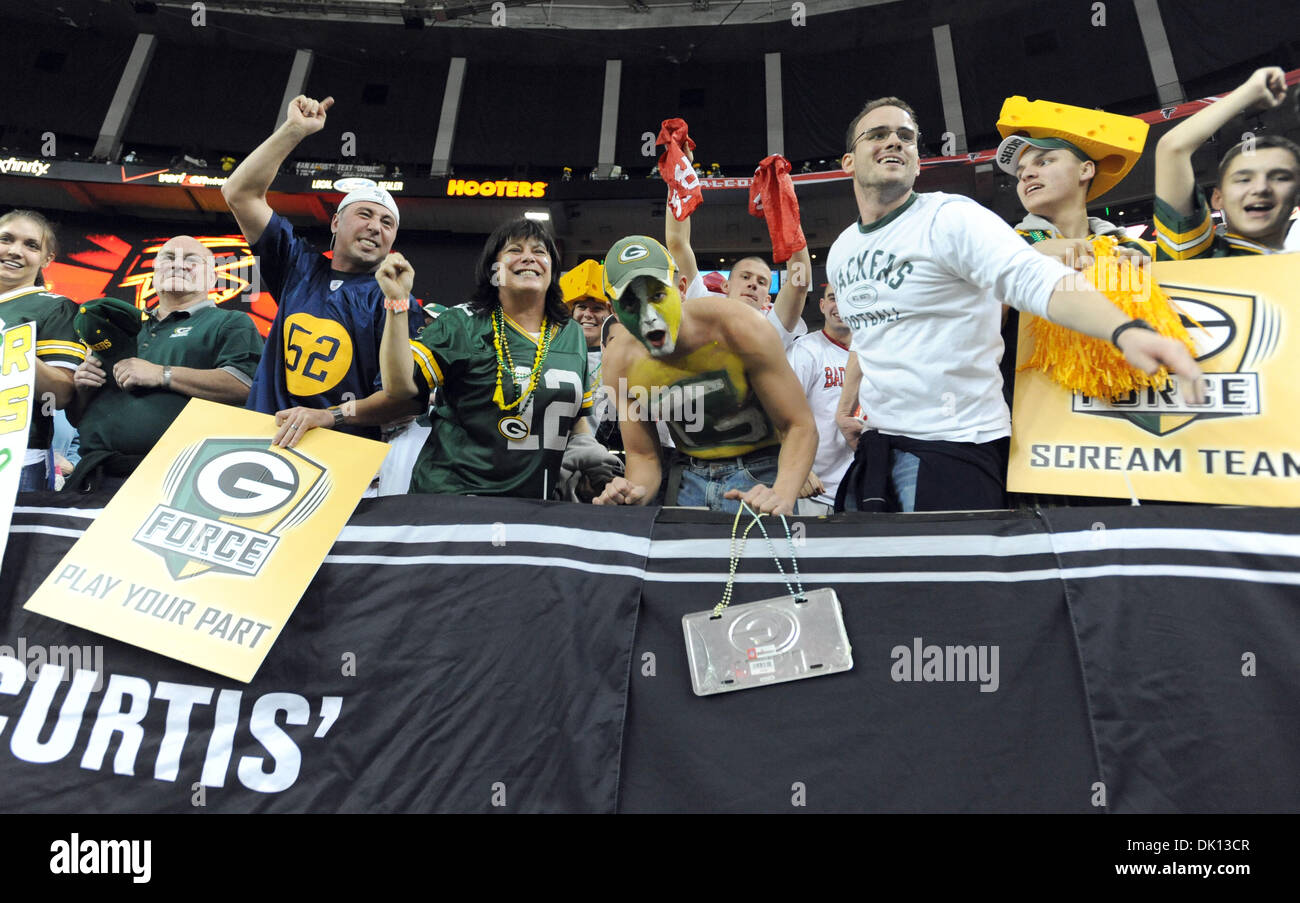 Gen 15, 2011 - Atlanta, Georgia, Stati Uniti - Green Bay Packers tifosi festeggiare dopo la loro squadra ha sconfitto i falchi di Atlanta in un NFL Football Americano NFC divisional playoff gioco presso il Georgia Dome di Atlanta, Georgia, Stati Uniti d'America, 15 gennaio 2011. I packers sconfitti i falchi 48-21. (Credito Immagine: © Erik Lesser/ZUMAPRESS.com) Foto Stock