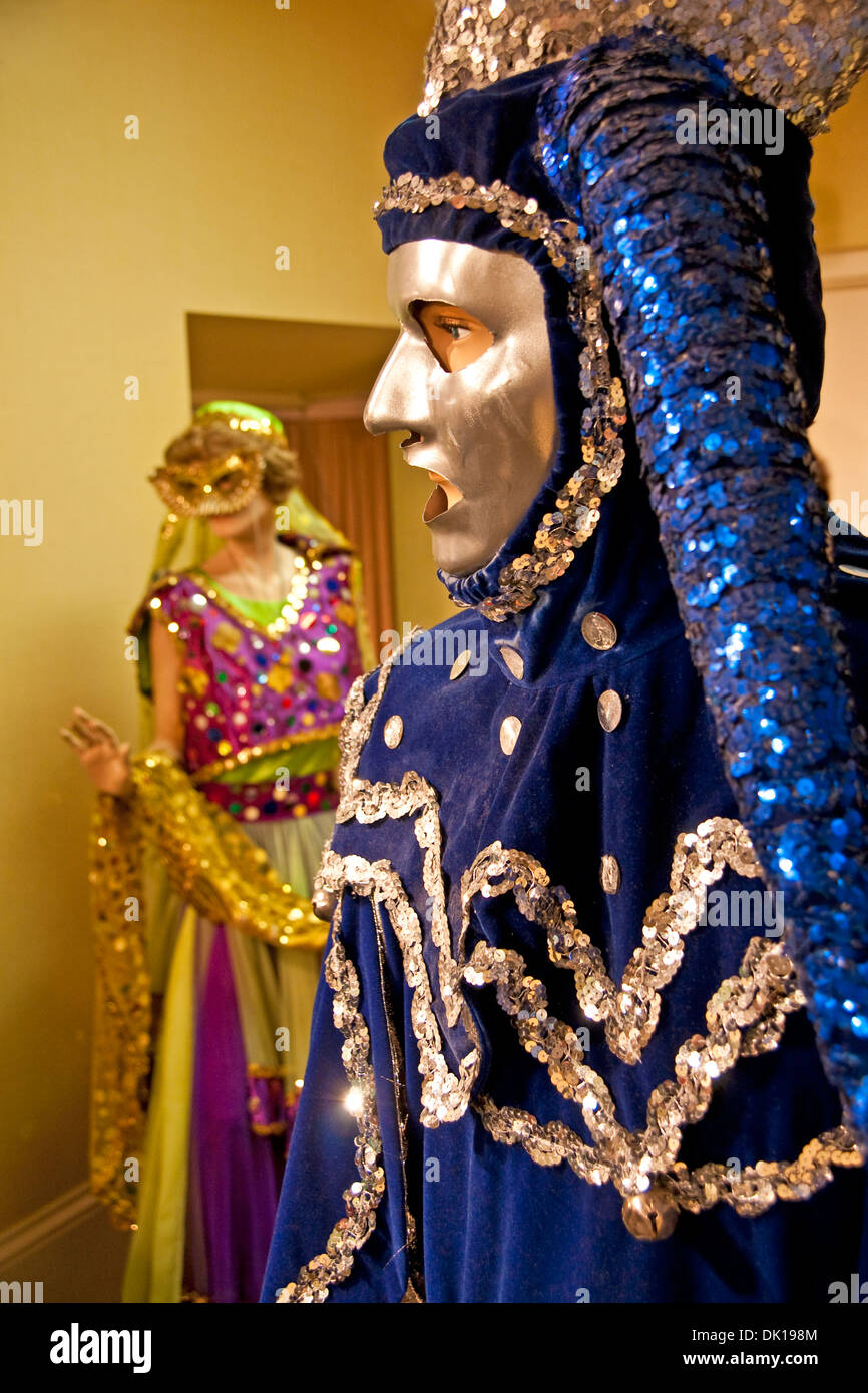 Mardi Gras costumi su display mobile al museo del carnevale. Foto Stock