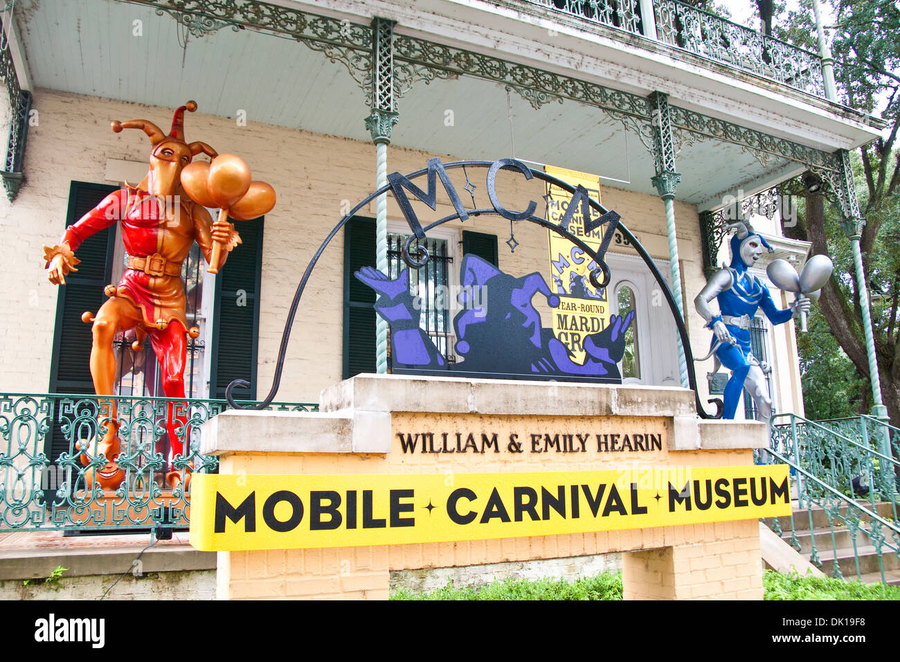 Mardi Gras figure all ingresso del Mobile museo del carnevale. Foto Stock