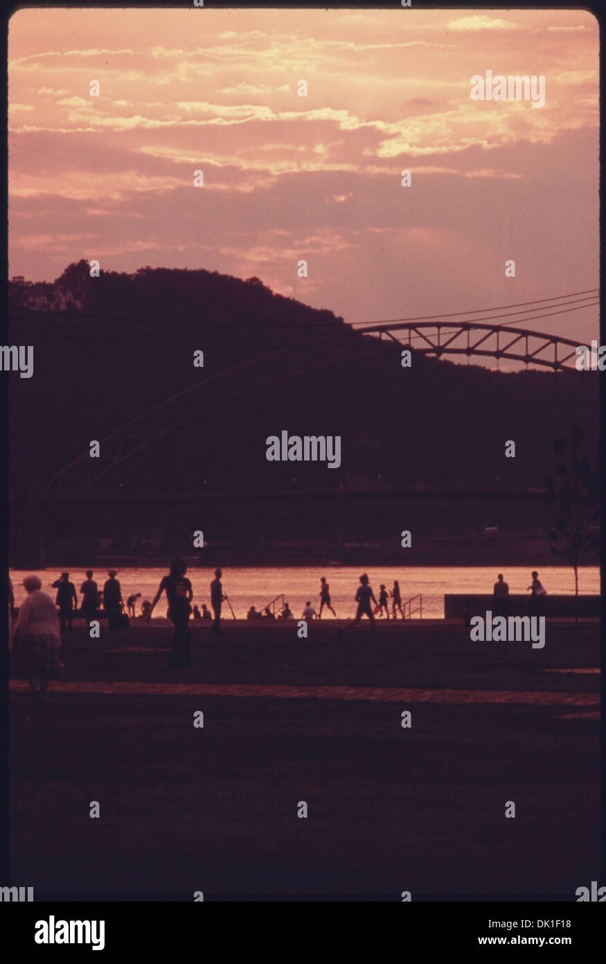 Tramonto arriva al punto del triangolo d'oro. La città è stato dato il nuovo riferimento nei primi anni cinquanta durante il... 557275 Foto Stock