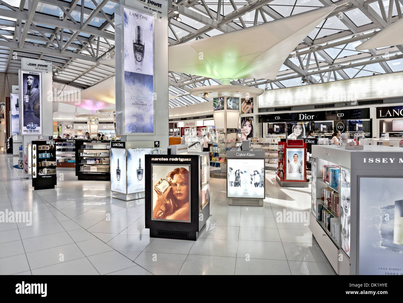 Area shopping duty free all'interno dell'aeroporto di Suvarnabhumi Bangkok Thailandia Thailandia S. E. Asia Foto Stock
