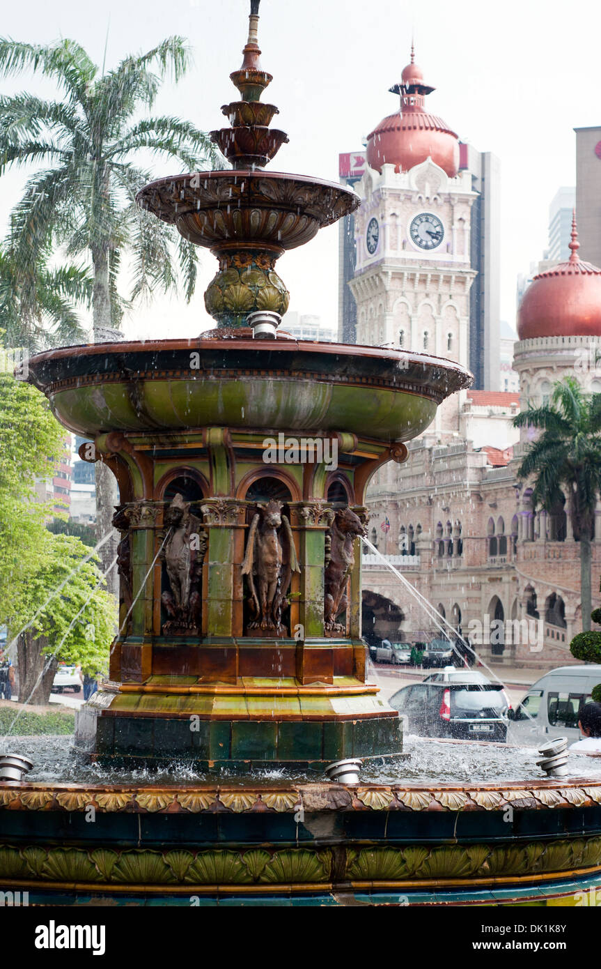 La regina Victoria fontana, Merdeka Square e Palazzo Sultano Abdul Samad, Kuala Lumpur, Malesia Foto Stock