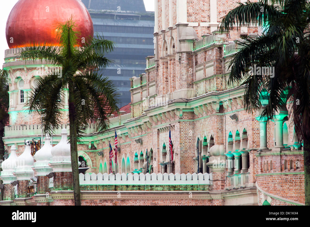 Palazzo Sultano Abdul Samad al crepuscolo, Kuala Lumpur, Malesia Foto Stock