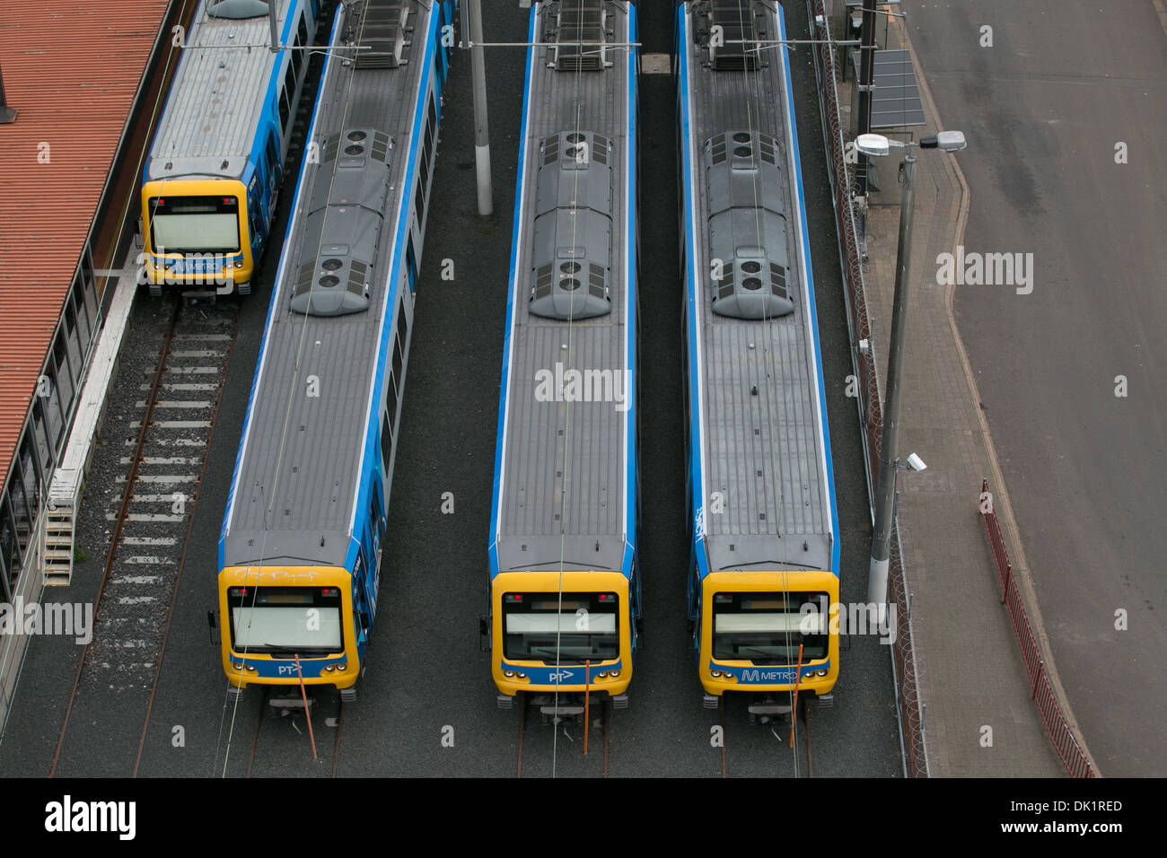 Alta Vista dei treni della metropolitana a Glen Waverley Station vicino a Melbourne Foto Stock