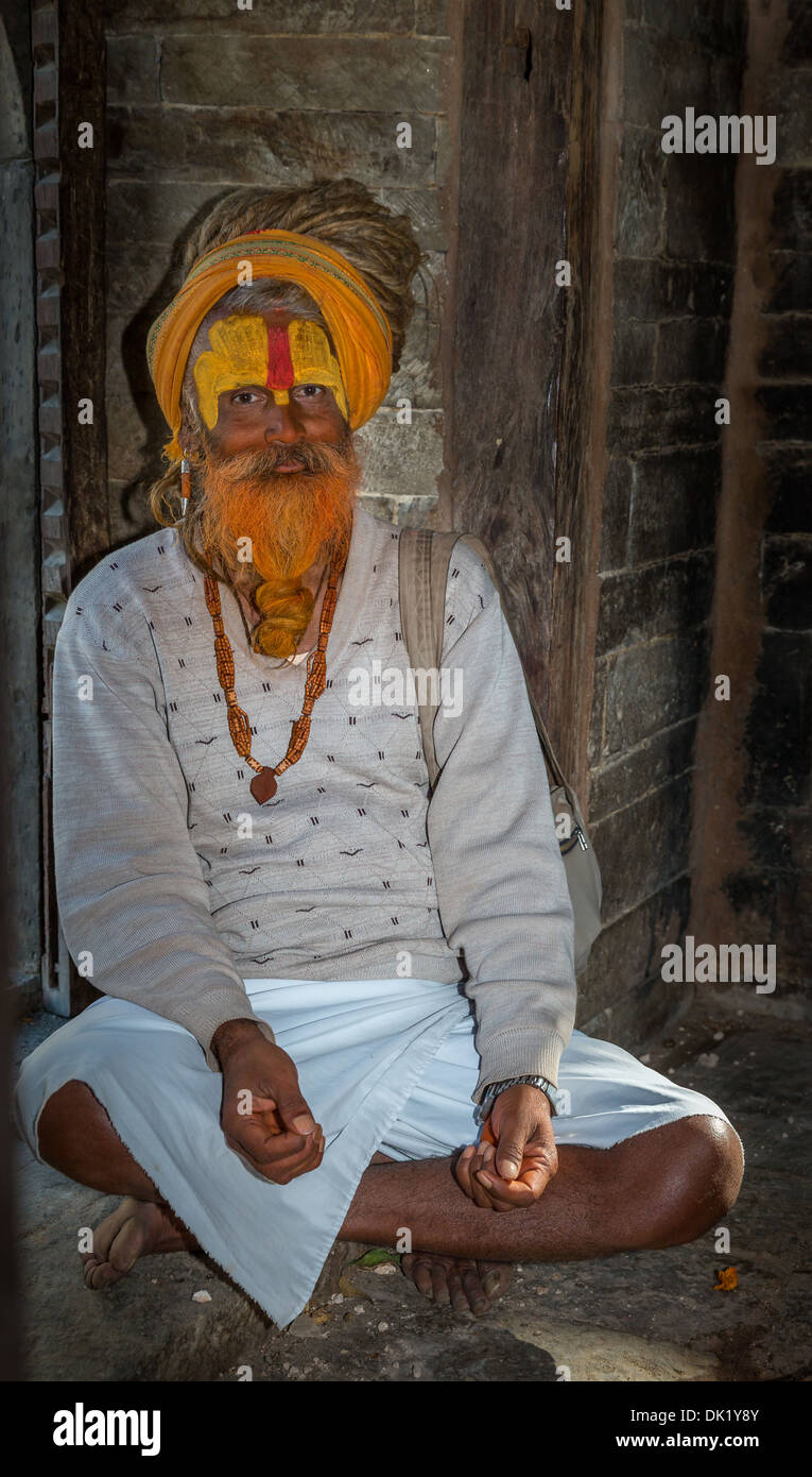Un Sadhu, santo uomo, tempio di Pashupatinath, Kathmandu, Nepal Foto Stock
