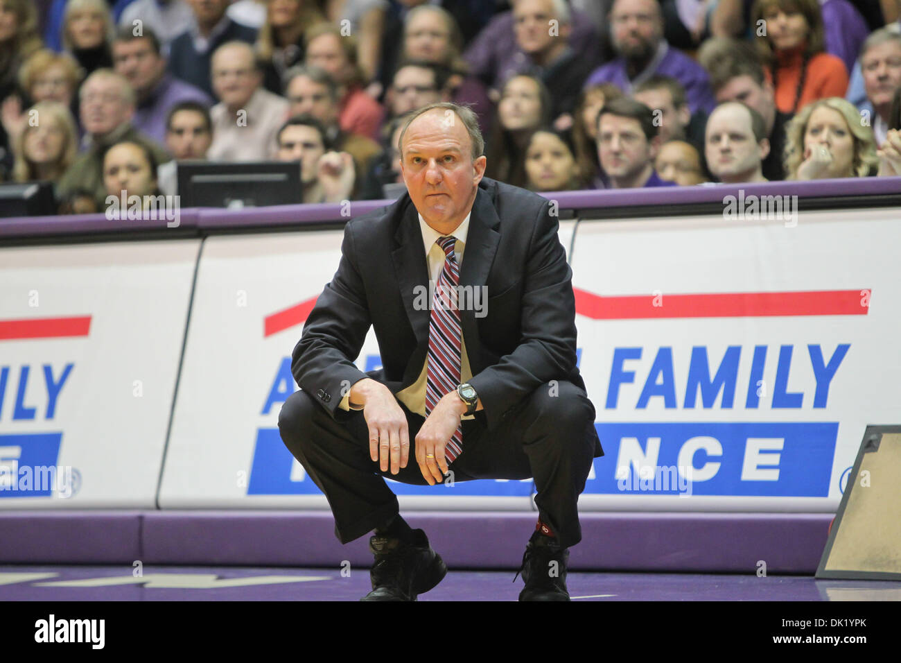 Gen 29, 2011 - Evanston, Illinois, Stati Uniti - Ohio State head coach Thad Matta durante il NCAA pallacanestro tra la Ohio State Buckeyes e la Northwestern Wildcats a Welsh-Ryan Arena in Evanston, IL. Ohio State sconfitto Northwestern 58-57. (Credito Immagine: © Geoffrey Siehr/Southcreek globale/ZUMAPRESS.com) Foto Stock