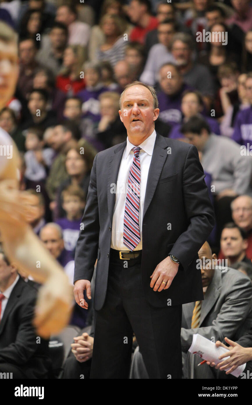 Gen 29, 2011 - Evanston, Illinois, Stati Uniti - Ohio State head coach Thad Matta durante il NCAA pallacanestro tra la Ohio State Buckeyes e la Northwestern Wildcats a Welsh-Ryan Arena in Evanston, IL. Ohio State sconfitto Northwestern 58-57. (Credito Immagine: © Geoffrey Siehr/Southcreek globale/ZUMAPRESS.com) Foto Stock