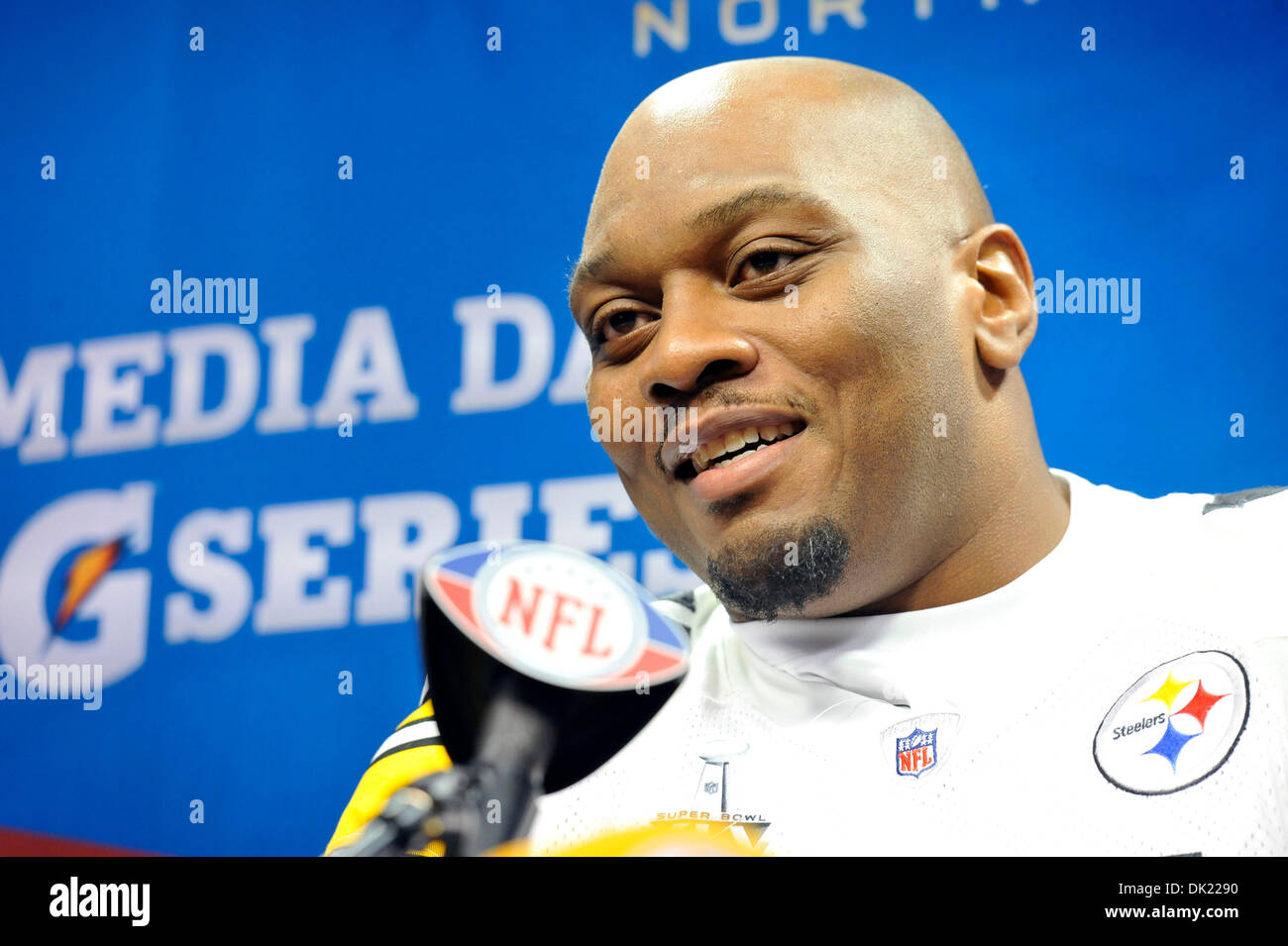 1 febbraio 2011 - Arlington, Texas, Stati Uniti d'America - Pittsburgh Steelers offensivo affrontare Flozell Adams (71) presso il Super Bowl XLV Giornata dei Media per il campione AFC Pittsburgh Steelers a cowboy Stadium di Arlington, Texas. (Credito Immagine: © Steven Leija/Southcreek globale/ZUMAPRESS.com) Foto Stock