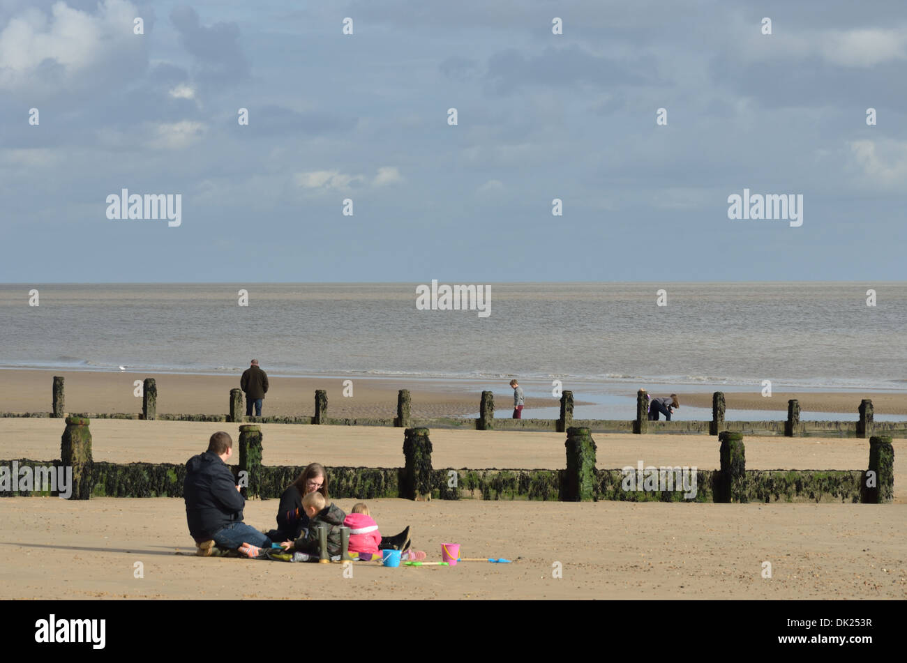 La famiglia in riva al mare Foto Stock