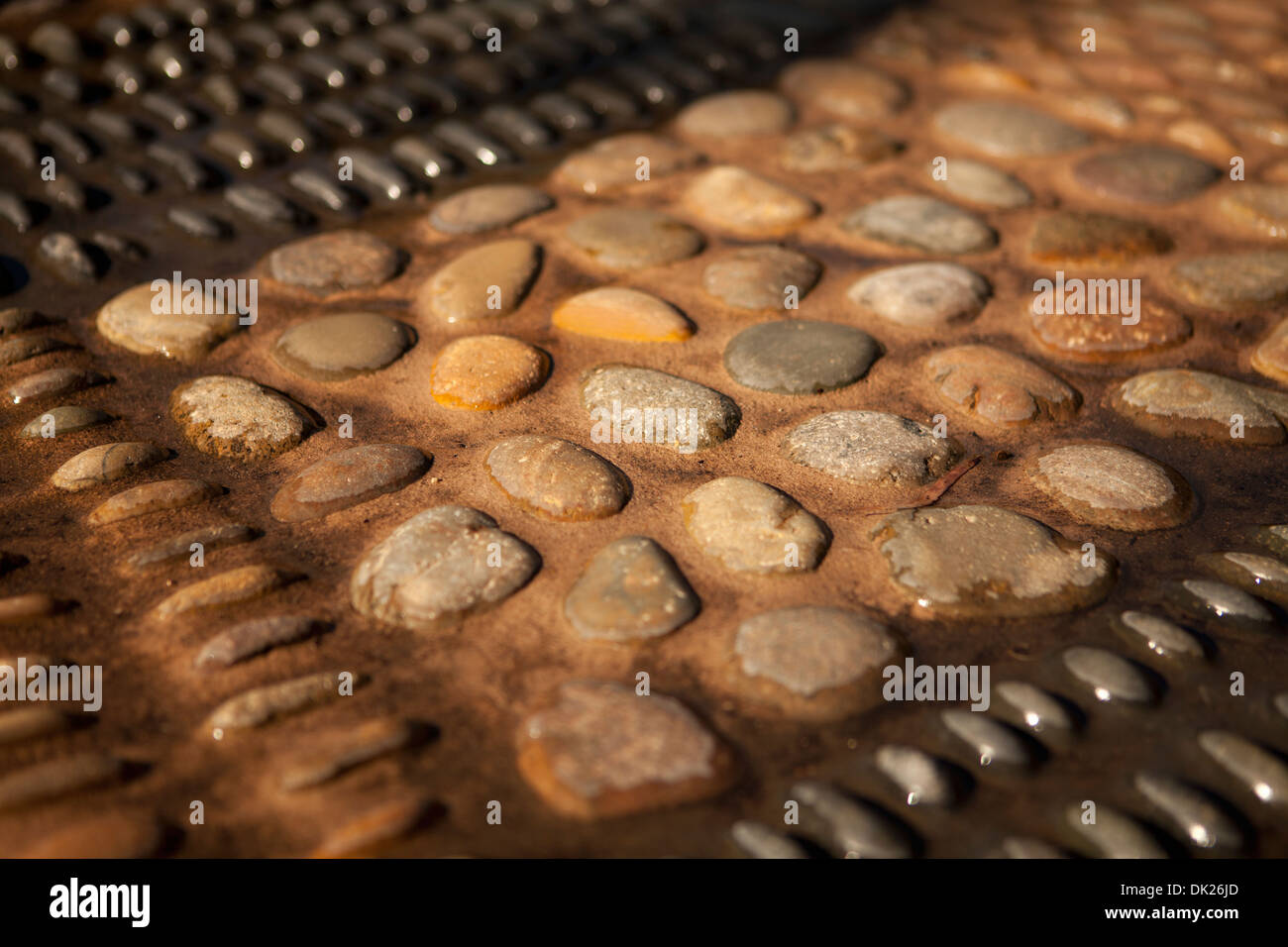 Full frame close up stone massaggio ai piedi il percorso Foto Stock