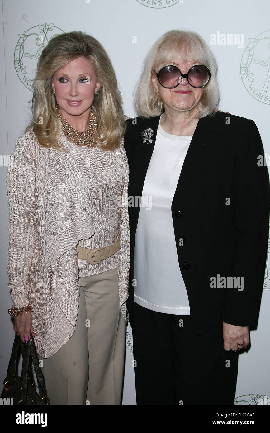 Morgan Fairchild e Marylouise Oates donne's Guild of Cedars-Sinai annuale Pranzo di primavera tenutosi presso il Beverly Hills Hotel Beverly Foto Stock