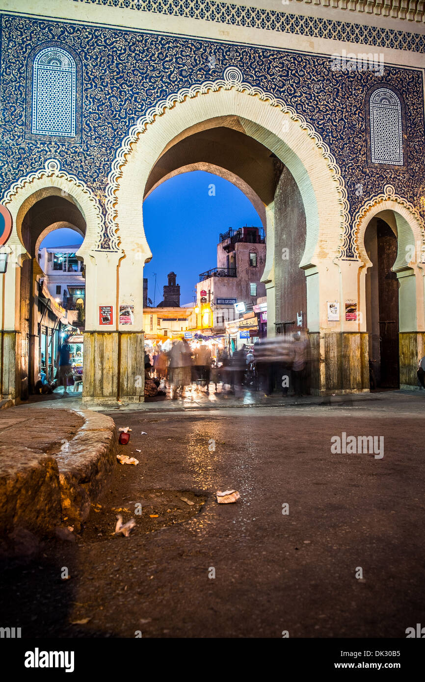 Bab Boujloud, la porta principale per la vecchia medina di Fes Foto Stock