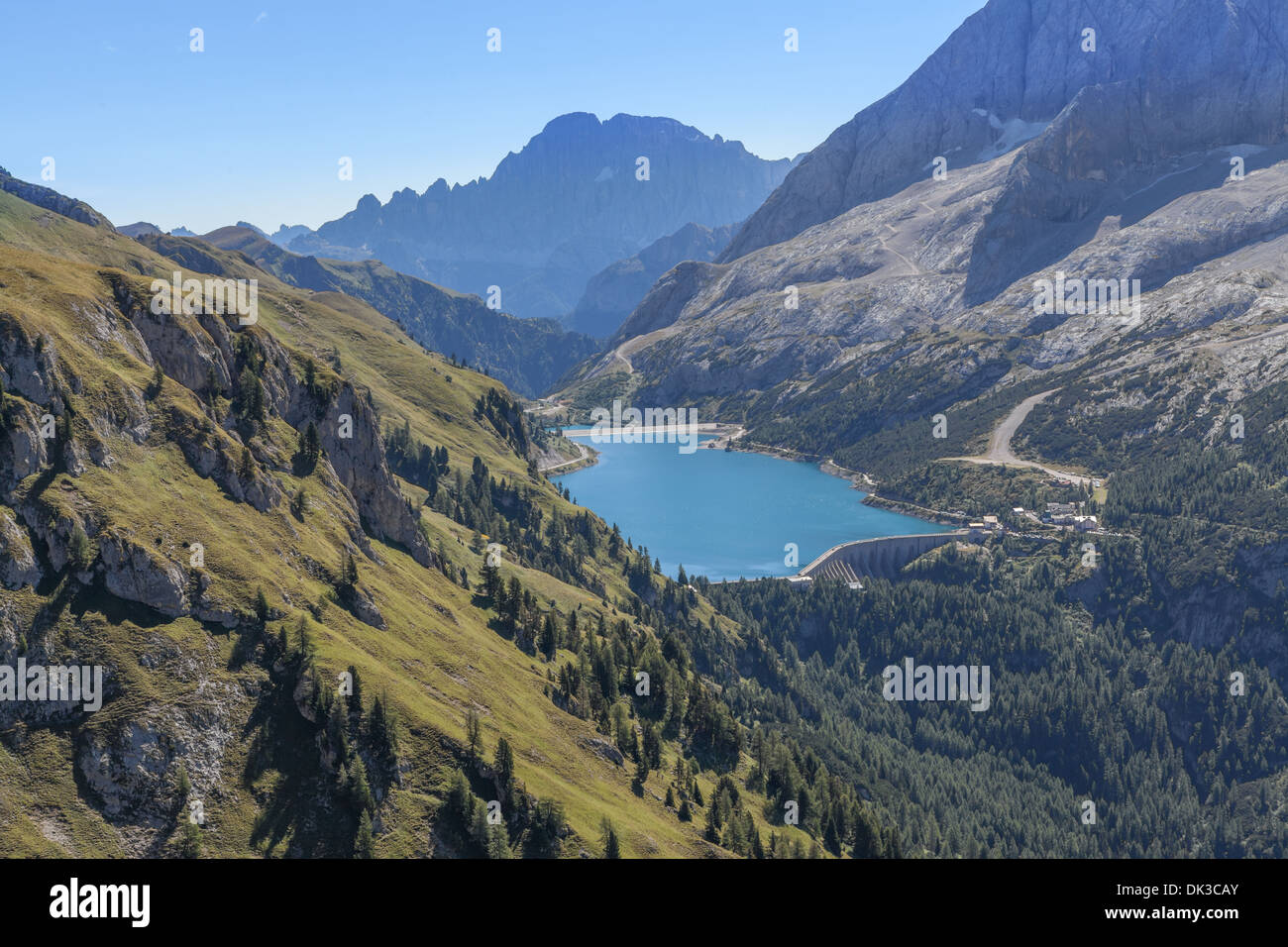 Diga lago di Fedaia, Marmolada, Dolomiti, Italia Foto Stock