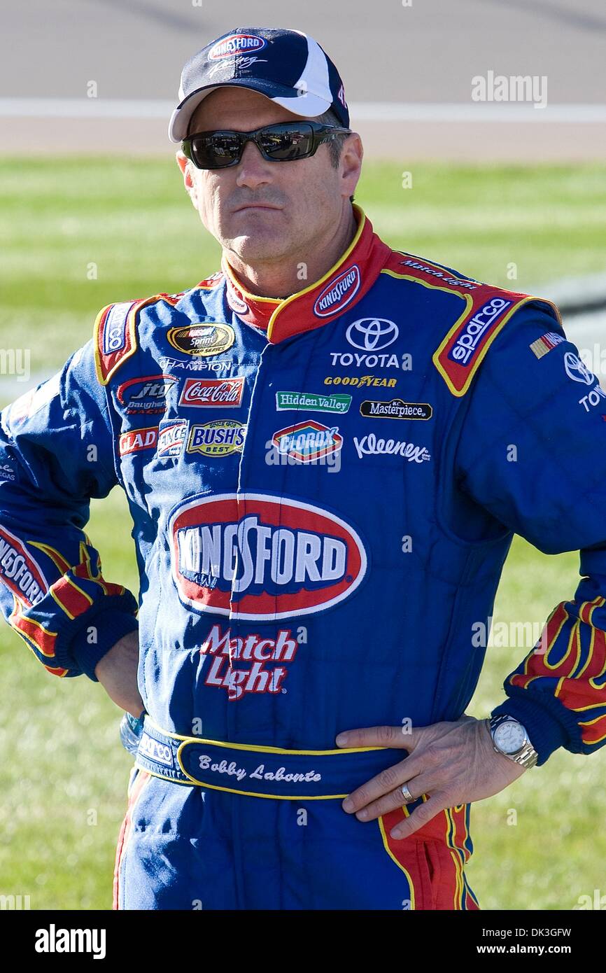 Mar 04, 2011 - Las Vegas, Nevada, Stati Uniti - BOBBY LABONTE durante il 2011 NASCAR weekend al Las Vegas Motor Speedway. (Credito Immagine: © Dave Smith/ZUMApress.com) Foto Stock