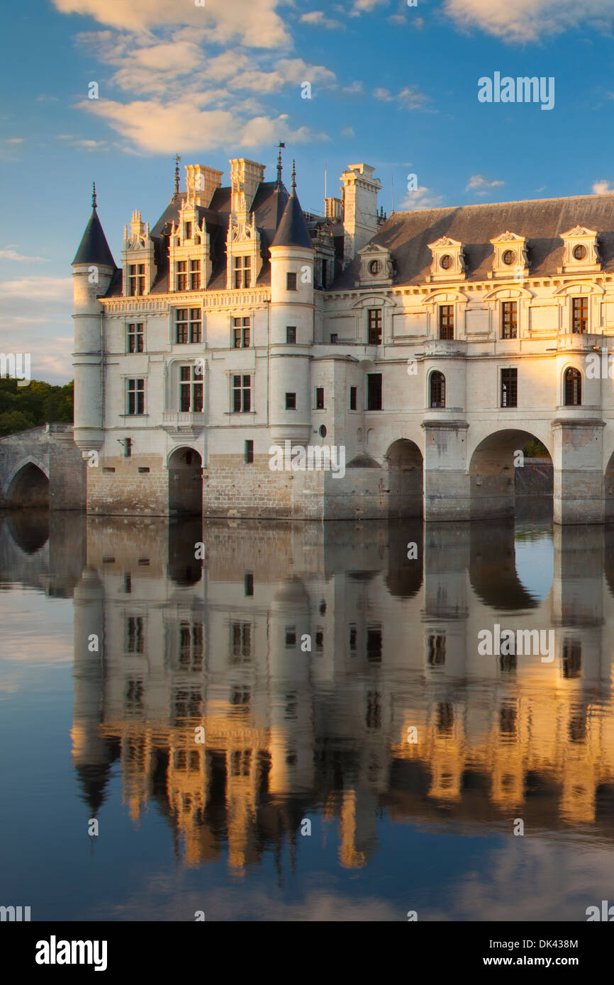 Serata sole sul Chateau de Chenonceau e il fiume Cher, Indre-et-Loire, Centre Francia Foto Stock