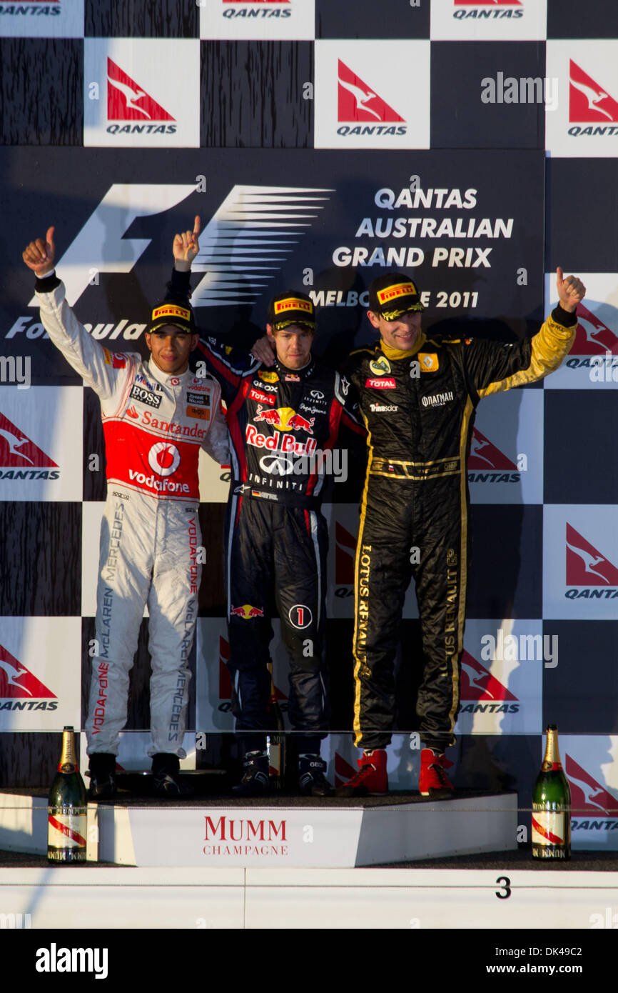 Mar 27, 2011 - Melbourne, Victoria, Australia - 2011 Australian Formula 1 Grand Prix. I vincitori podio. SEBASTIAN VETTEL (Germania) della Red Bull Racing primo, Lewis Hamilton (Gran Bretagna) della McLaren Seconda e Vitaly Petrov (Russia) di Renault al terzo sul podio dopo aver vinto la Australian Formula One Grand Prix Albert Park di Melbourne (Australia 24-27 marzo 2011) (credito Immagine: © e Foto Stock