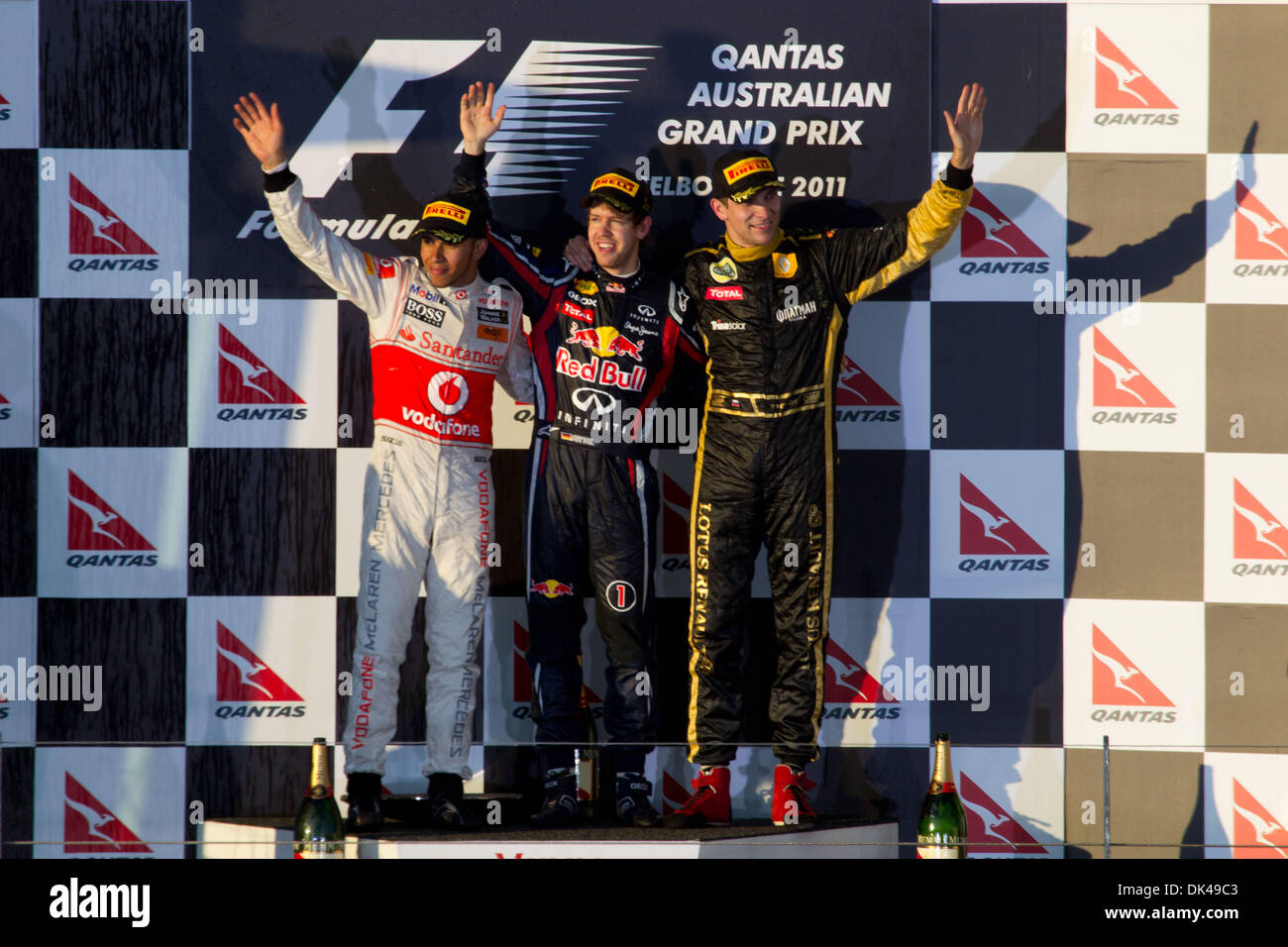 Mar 27, 2011 - Melbourne, Victoria, Australia - 2011 Australian Formula 1 Grand Prix. I vincitori podio. SEBASTIAN VETTEL (Germania) della Red Bull Racing primo, Lewis Hamilton (Gran Bretagna) della McLaren Seconda e Vitaly Petrov (Russia) di Renault al terzo sul podio dopo aver vinto la Australian Formula One Grand Prix Albert Park di Melbourne (Australia 24-27 marzo 2011) (credito Immagine: © e Foto Stock