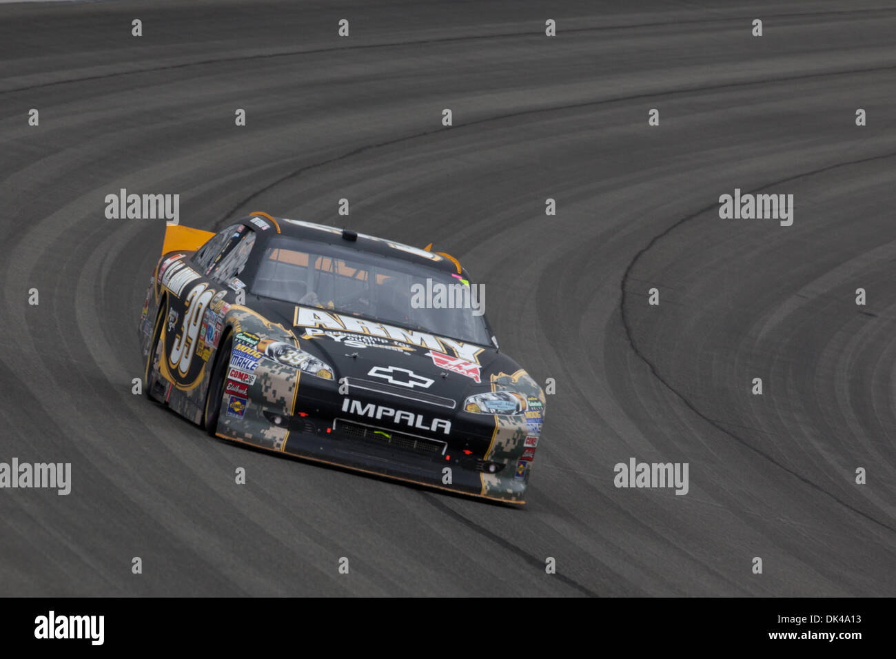 27 mar 2011 - Fontana, in California, Stati Uniti - Ryan Newman (39) finito quinto nella classifica generale al Club Auto 400 nella Fontana, in California (credito Immagine: © Josh Cappella/Southcreek globale/ZUMAPRESS.com) Foto Stock