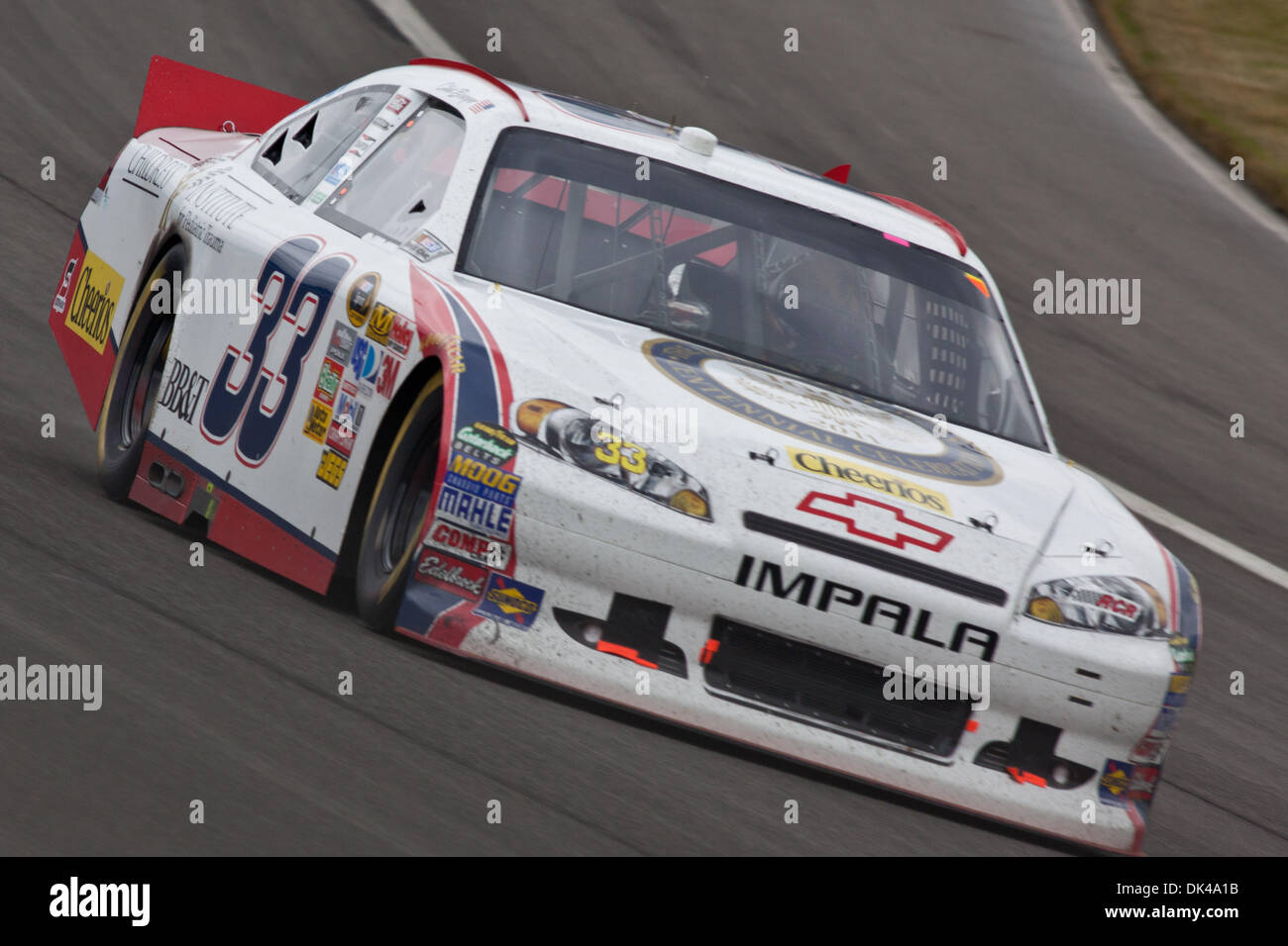 27 mar 2011 - Fontana, in California, Stati Uniti - Clint Bowyer (33) finito settimo assoluto alla Club Auto 400 nella Fontana, in California (credito Immagine: © Josh Cappella/Southcreek globale/ZUMAPRESS.com) Foto Stock
