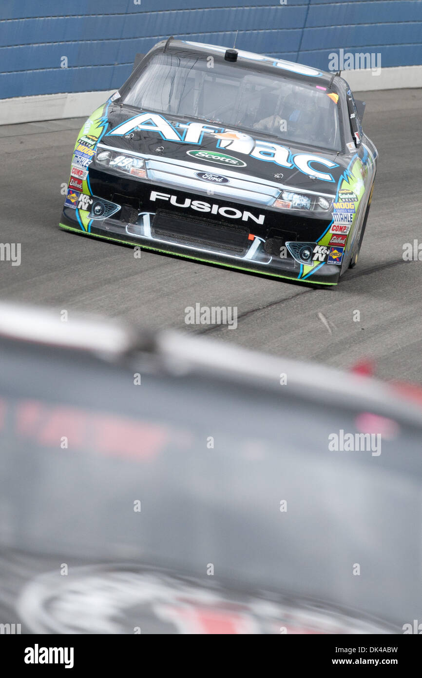 27 mar 2011 - Fontana, in California, Stati Uniti - Carl Edwards driver della #99 Aflac Ford durante la NASCAR Sprint Cup Series Auto Club 400 presso Auto Club Speedway. Edwards è andato a finire al sesto posto. (Credito Immagine: © Brandon Parry/Southcreek globale/ZUMAPRESS.com) Foto Stock