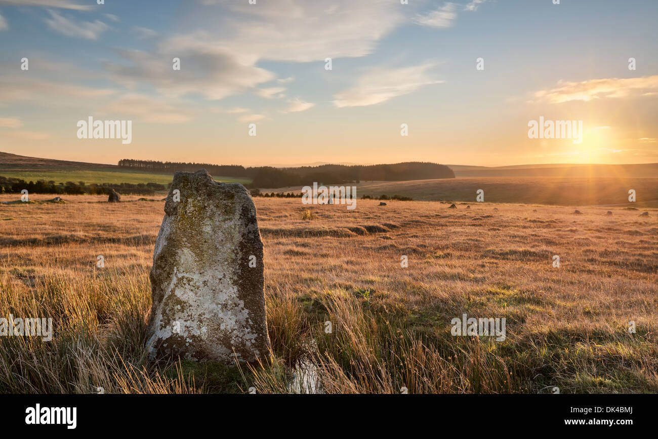 Il Fernacre cerchio di pietra ai piedi di Roughtor su Bodmin Moor in Cornovaglia Foto Stock